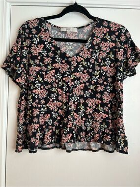 LOFT Black Floral V-Neck Boxy Tee with Ruffle Hem Size X-Small